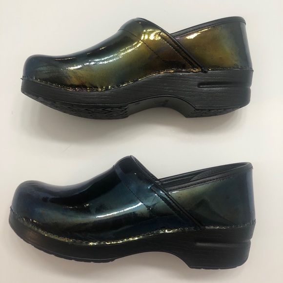 Dansko no slip patents leather nurse clogs - Picture 6 of 7